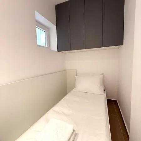 Azeo Apartment *